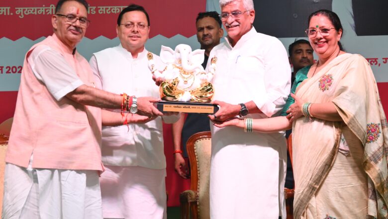 रक्षाबंधन के उपलक्ष्य में कैबिनेट मंत्री गणेश जोशी द्वारा हर वर्ष की भांति इस वर्ष भी भव्य रक्षाबंधन समारोह का आयोजन किया गया, जिसमें मसूरी विधानसभा क्षेत्र की 15 हजार से अधिक बहनों ने मंत्री जोशी को रक्षा सूत्र बांधकर उनके दीर्घायु और कुशल नेतृत्व की कामना की