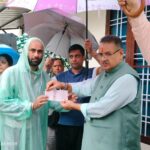 मंत्री गणेश जोशी ने दून विहार क्षेत्र में बारिश से प्रभावित लोगों को राहत स्वरूप तात्कालिक सहायता राशि के चेक भी वितरित किए      