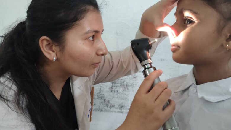 श्री महंत इन्दिरेश अस्पताल द्वारा महादेवी कन्या पाठशाला (एमकेपी इंटर कॉलेज) में एक दिवसीय निःशुल्क स्वास्थ्य शिविर का आयोजन किया गया।