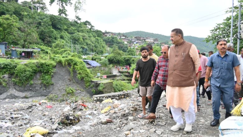 मंत्री गणेश जोशी ने अतिवृष्टि से प्रभावित मसूरी विधानसभा क्षेत्र के अंतर्गत आर्य नगर, दून विहार, विलासपुर कांडली, अमन विहार और राजपुर स्थित खाला गांव का स्थलीय निरीक्षण कर नुकसान का जायजा लिया   