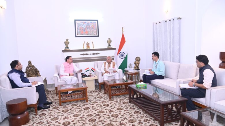 मुख्यमंत्री धामी ने आज नई दिल्ली में केंद्रीय विद्युत मंत्री  मनोहर लाल खट्टर से भेंट की और राज्य के लिए कई महत्वपूर्ण विषयों पर चर्चा की।       