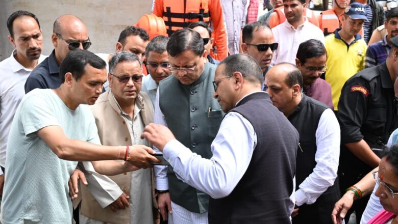 सीएम ने प्रभावितों से मिल कर सुनी समस्याएं, प्रभावितों को हर संभव सहायता दिए जाने का दिया आश्वाशन 