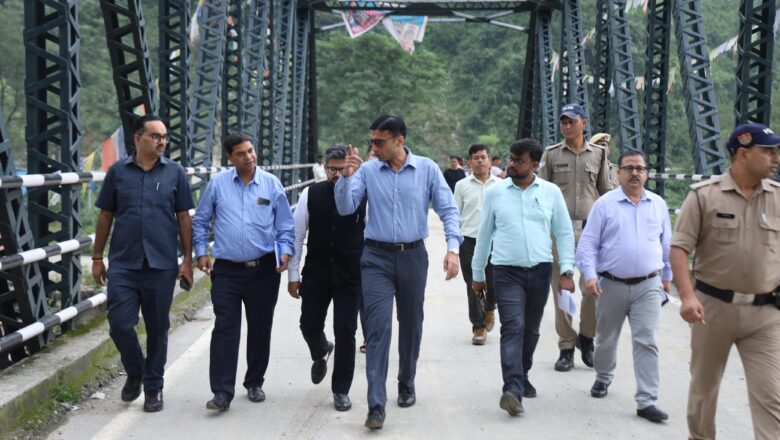 कोठालगेट क्षेत्र में रातों-रात वैली ब्रिज निर्माण कर मसूरी क्षेत्र की जनता को बड़ी राहत पहुँचाना डीएम की दूरदर्शिता और तत्परता का बेहतरीन उदाहरण बना।
