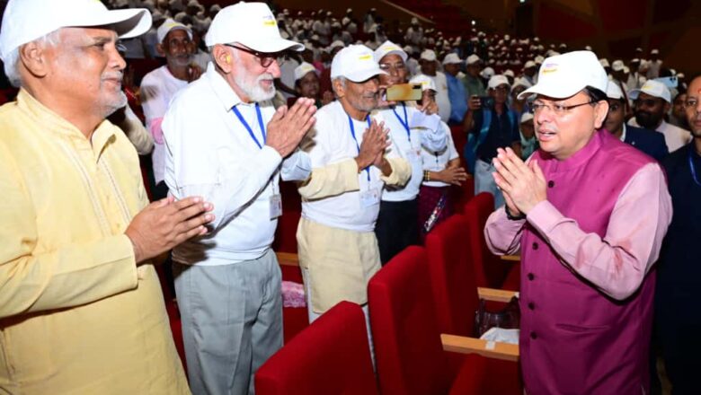 मुख्यमंत्री ने कहा कि जेरियाट्रिक केयर गिवर प्रशिक्षण कार्यक्रम के तहत वरिष्ठ नागरिकों की देखभाल के लिए विशेषज्ञ प्रशिक्षित किए जा रहे हैं   