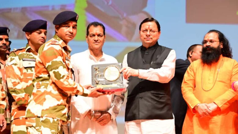 प्राइड मूवमेंट सम्मान समारोह में सीएम धामी ने एनडीआरएफ, एसडीआरएफ, पुलिस और आईटीबीपी के जांबाजों को किया सम्मानित   