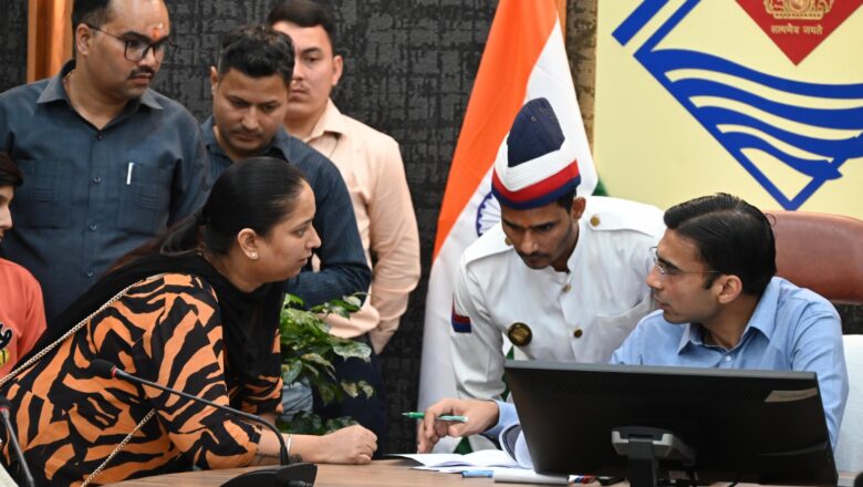 जिलाधिकारी सविन बंसल ने घरेलू हिंसा की शिकार हरप्रीत कौर की शिकायत पर उत्पीड़न मामले में वाद दर्ज करने के निर्देश दिए   