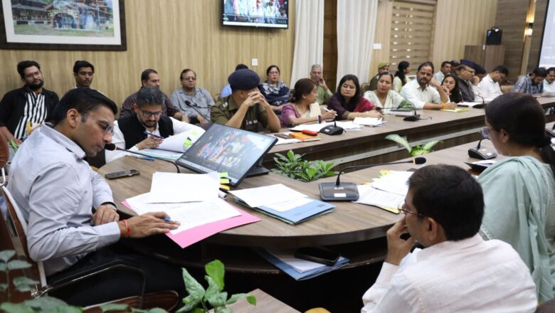 जिलाधिकारी सविन बंसल ने बालगृहों में रह रहे बच्चों के आधार कार्ड अपडेशन के निर्देश दिए      