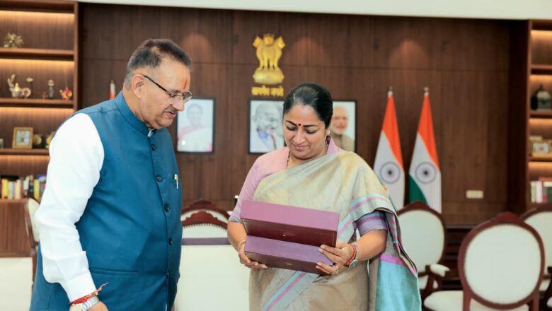मुख्यमंत्री रेखा गुप्ता ने मंत्री गणेश जोशी को उत्तराखण्ड में महिला सशक्तिकरण और स्थानीय उत्पादों को प्रोत्साहित करने के इस सराहनीय प्रयास के लिए शुभकामनाएं दीं   