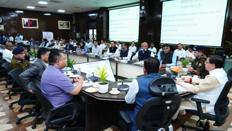 मुख्यमंत्री धामी ने कहा कि राज्य में भ्रष्टाचार को किसी भी सूरत में बर्दाश्त नहीं किया जाएगा, जो भी भ्रष्टाचार करेगा वह सलाखों के पीछे होगा।   