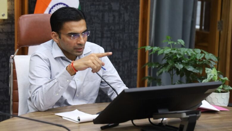 मामूली विवाद में शस्त्र प्रदर्शन पर DM को करना पड़ा सख्त निर्णय, निरस्तीकरण की प्रक्रिया शुरू।   