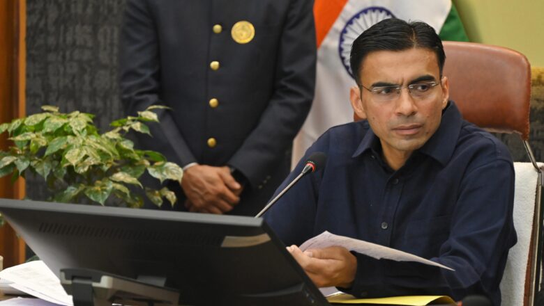 जिला प्रशासन द्वारा शुरू किए गए एसएनसीयू के अपग्रेड कार्यों में विलम्ब; धन का दिया हवाला; डीएम का चढा पारा; लगाई फटकार; 2 माह से संज्ञान में न लाने पर जताई कड़ी नाराजगी   