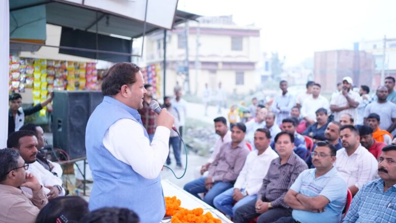 महापौर विकास शर्मा ने दी सड़क निर्माण की सौगात, फाजलपुर महरौला के वार्ड 25 में शुरू हुआ विकास कार्य