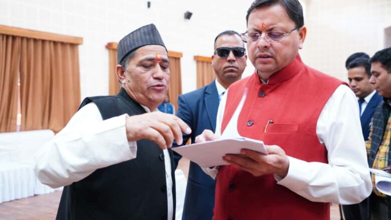 मुख्यमंत्री ने इस अवसर पर अधिकारियों को निर्देश दिए कि जनता से प्राप्त शिकायतों एवं मांगों पर त्वरित कार्रवाई सुनिश्चित करने के साथ ही नियमित फीडबैक भी लिया जाए