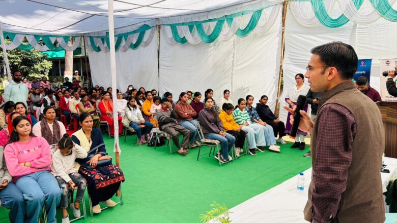 यदि जीवन में कुछ बनने का लक्ष्य तय है तो कही न कही से मदद अवश्य मिलती रहेगी : डीएम